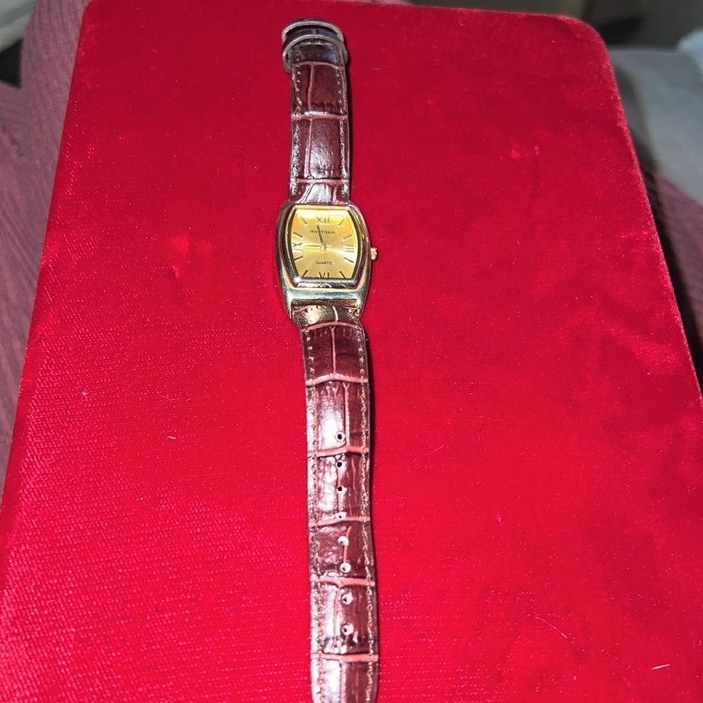 Vintage Waltham Quartz Ladies Watch - Picture 5 of 9